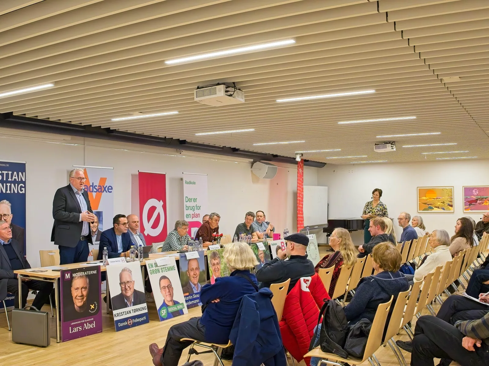 Kristian Tørning taler til borgermøde i Gladsaxe